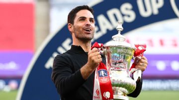 Mikel Arteta: Arsenal's trophy drought 'difficult to accept'