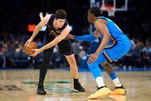 Lakers' Austin Reaves questionable vs. Mavericks on Sunday