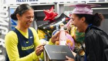 Azzi Fudd jokingly receives 'Master Princess' degree from Wings teammates