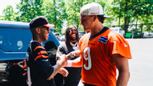 Joe Burrow links up with childhood hero Kid Cudi at Bengals workout