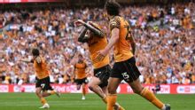 Hull City vence Middlesbrough com gol nos acréscimos em Wembley e retorna à Premier League após nove anos