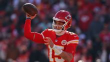 Mahomes vuelve al campo en 1era sesión de OTA de Chiefs, fuentes