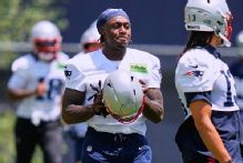 A.J. Brown elated to join Pats, 'moving forward' from Eagles