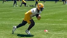Packers: Josh Jacobs entrena mientras fiscales evalúan cargos