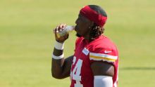 Falcons adquieren a Wanya Morris en canje con Chiefs: fuentes