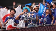 Torcida do Japão dá 'aula' de arquibancada e leva 'clima de Libertadores' para o estádio em estreia contra Holanda na Copa
