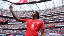 Qué lesión sufre Johan Manzambi en Suiza y por qué puede perderse el partido contra Argentina