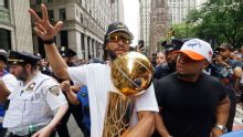 Jalen Brunson arremete contra los escépticos en el desfile de los Knicks