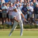 Russell, 17, sorprende a papá con cambio de caddie en el 18