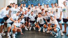 Jogadores da Argentina usam camisa especial em homenagem ao aniversário de Messi: 'Nós te amamos, capitão'