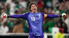 Memo Ochoa, entre los jugadores más veteranos que jugó un Mundial