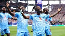 Cipenga superou passoporte perdido, visto vencido e dois anos sem jogar antes de gol pela RD Congo contra Inglaterra na Copa