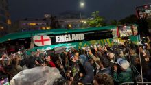 Mundial 2026: Aficionados mexicanos se cuelan a llegada de Inglaterra
