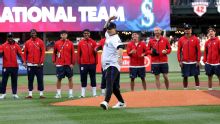 USMNT World Cup coach Pochettino throws first pitch. How did he do?