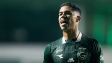 Santos entra em disputa e busca contratação de lateral-direito do Goiás; veja detalhes