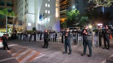 Policiais, cerca e até drone: como funciona a 'operação de guerra' que blinda hotel da Inglaterra antes de confronto com México
