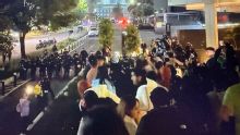 Fans dan serenata a Inglaterra a altas horas de la madrugada