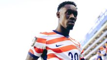 Atacante dos Estados Unidos expulso contra a Bósnia é liberado pela Fifa para confronto com a Bélgica