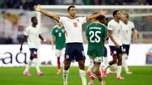 10-man England beat Mexico 3-2 to advance to quarters