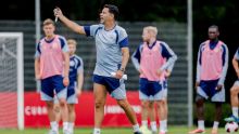 Bedrijvige Míchel hamert op afstemming, Blind toont zich verlengstuk op Ajax-training