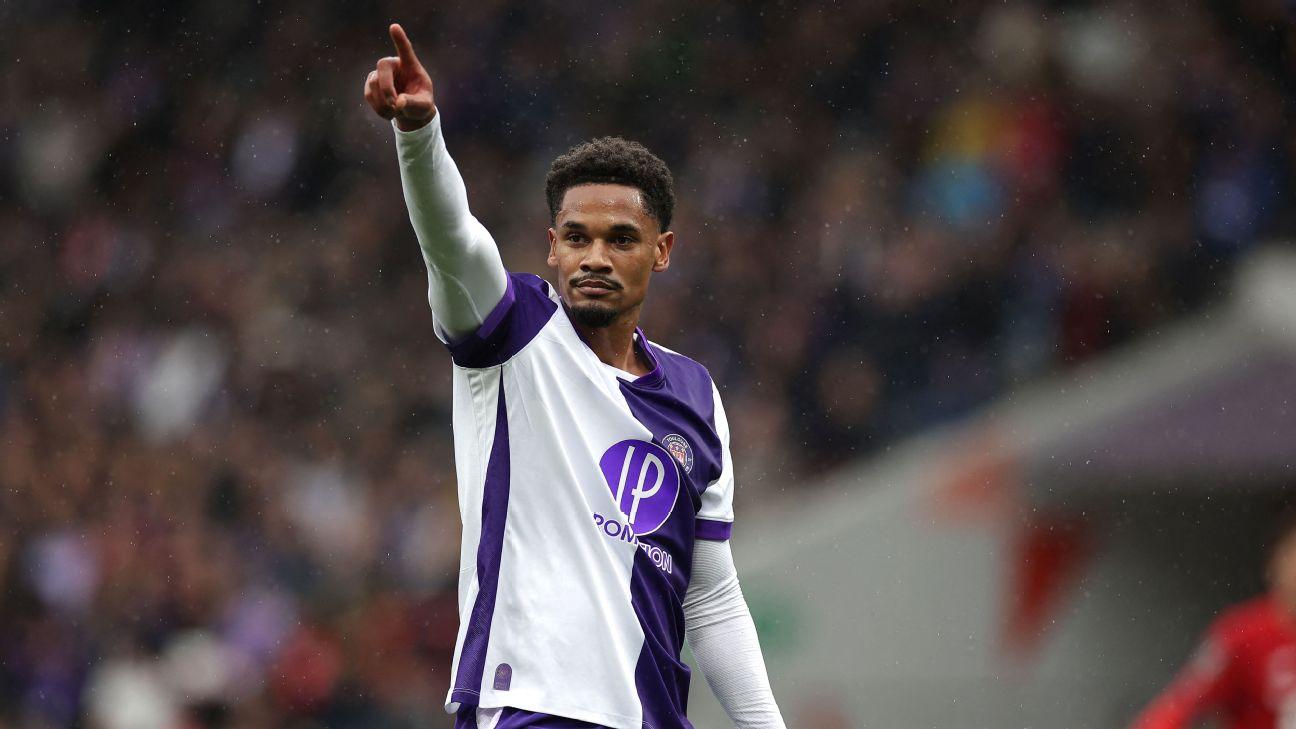 Ipswich Town have secured the services of Emersonn, 21, from Toulouse.