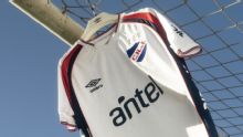 Nacional presentó su nueva camiseta de golero 2026