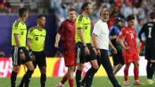 Técnico da Suíça reclama da arbitragem e vê 'domínio' sobre Argentina: 'Futebol não venceu hoje'