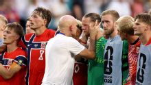Namorada de astro da Noruega é alvo de ataques nas redes após erro em eliminação da Copa para Inglaterra