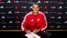 Manchester United sign goalkeeper Karl Darlow from Leeds