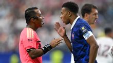 FIFA defiende al árbitro tras críticas de Francia y Deschamps