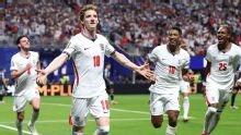 Gordon apareció a espaldas de Molina y marcó su gol para Inglaterra ante Argentina en la semifinal del Mundial 2026