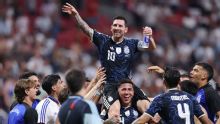 Virada da Argentina espanta Scaloni e arranca frase histórica sobre torcida: 'Somos únicos, não é arrogância'
