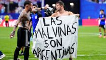 Giovanni Lo Celso y una bandera especial en los festejos de Argentina ante Inglaterra