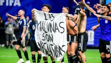 Argentina, en riesgo de sanción de FIFA por pancarta de Malvinas