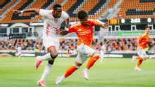 América cerró su gira por Estados Unidos con derrota ante Houston Dynamo