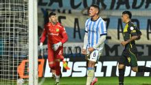 De penal, Rojo marcó su primer gol con la camiseta de Racing