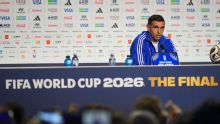 Dibu Martínez y la lucha con su lesión en todo el Mundial: "Parecía un manco"