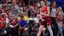 Caitlin Clark suma 45 punto y 10 asistencias en un juego histórico