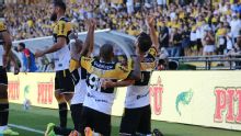 Criciúma bate o Vila Nova em confronto direto, vence a quinta seguida e garante manutenção na liderança da Série B