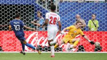 Mbappé descontó para Francia ante Inglaterra y pasó a Messi en la lucha por la Bota de oro