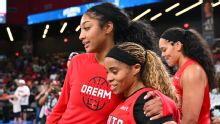 Angel Reese, del Dream, deja juego ante Sky por lesión de pierna