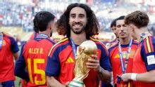 Cucurella procura tatuador após promessa de desenhar rosto de treinador em caso de título mundial: 'Tenho que pensar onde vou fazer'