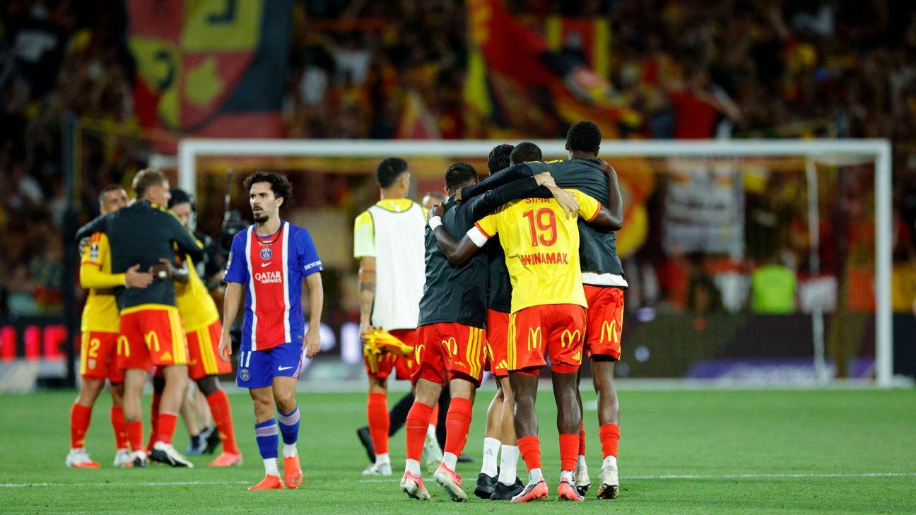 Lens players celebrate after beating PSG in the Trophee des Champions.