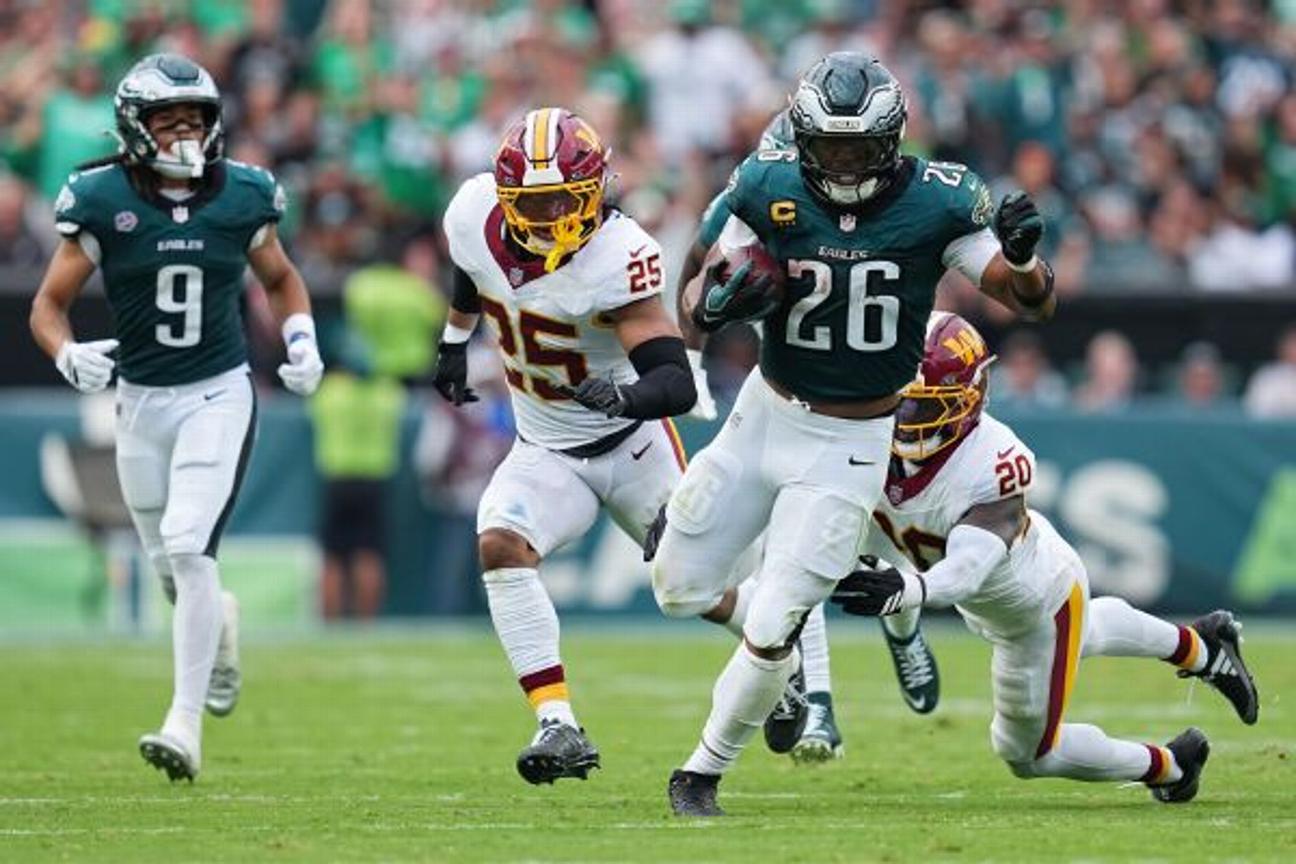 Saquon Barkley #26 of the Philadelphia Eagles runs the ball.
