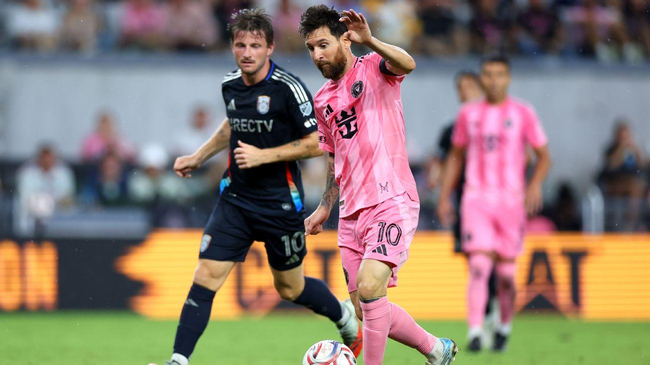 San Diego's Andres Dreyer battles Lionel Messi of Miami for the ball during their MLS match on Sunday.