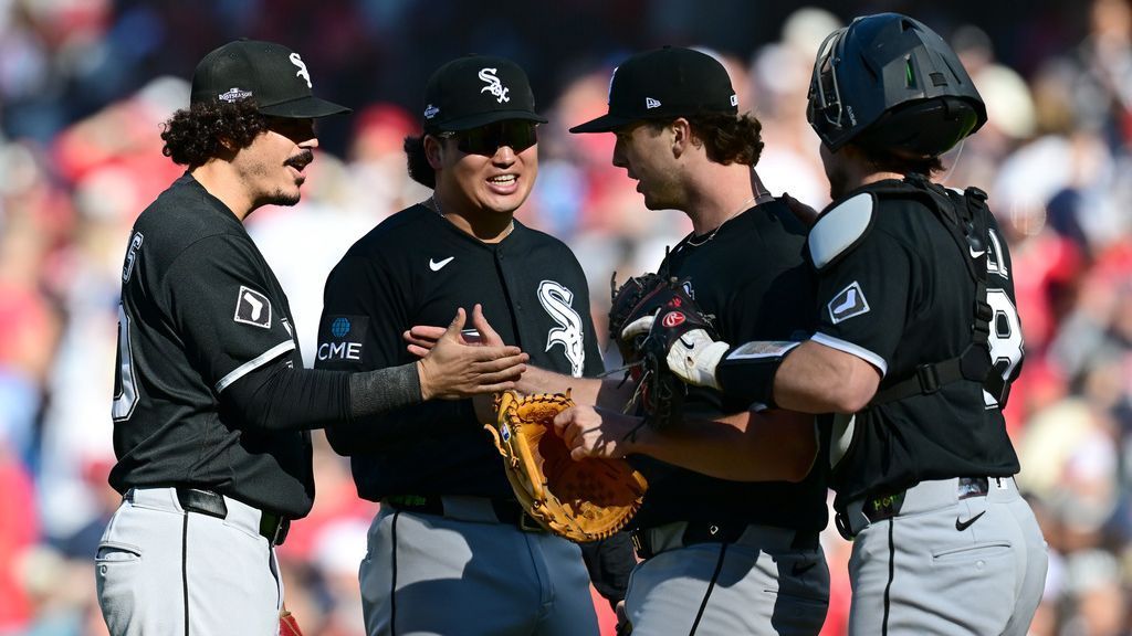 Chicago White Sox and Cleveland Guardians meet in ALDS Game 1 action