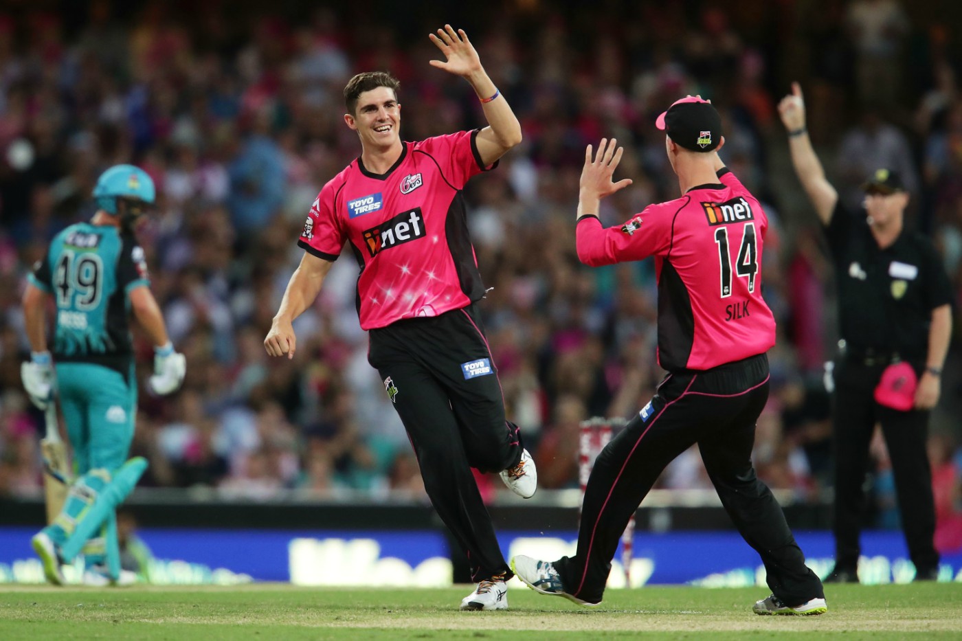 Sydney Sixers beat Brisbane Heat by 9 wickets (with 60 ...