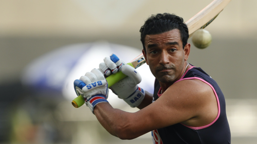 Robin Uthappa swings in the nets — Article image accompanying Robin Uthappa named Mumbai Indians batting coach on WagerUp Sports News.
