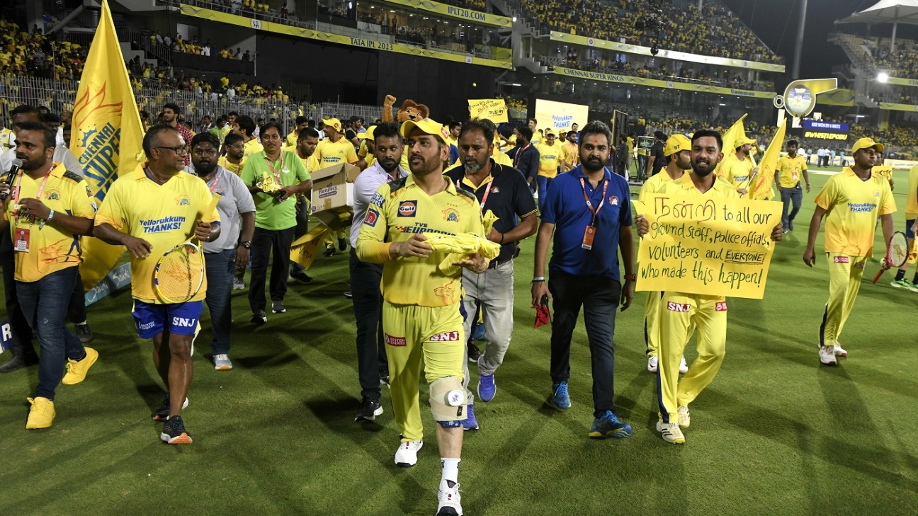 “CSk-வின் கேப்டன் தோனி உண்மையான தலைவன்”, தோனியை புகழ்ந்த லக்ஷ்மன் சிவராமகிருஷ்ணன்.