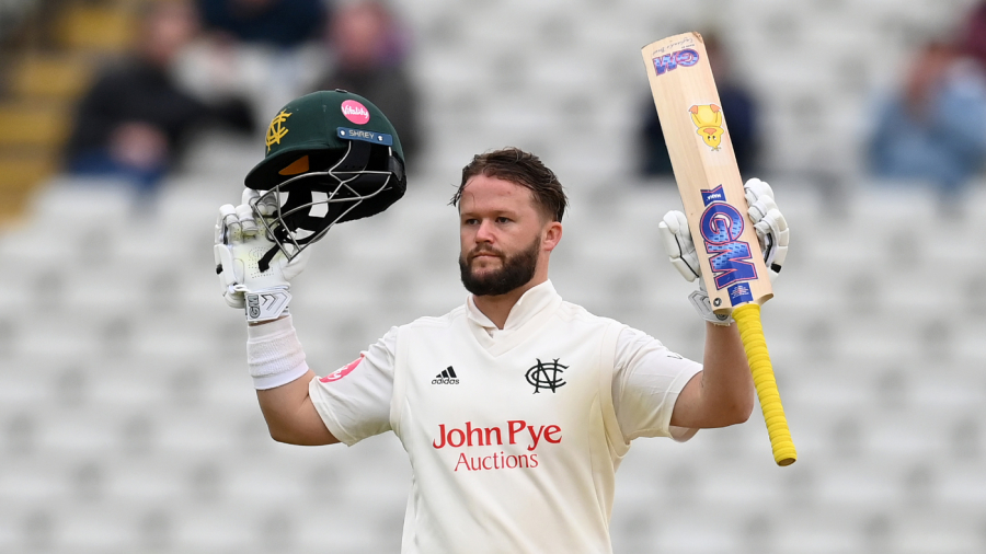 Duckett nears double-ton in holding Notts  batting together